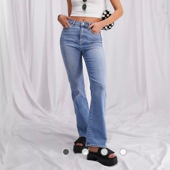 NWT ASOS Design High rise '70's Kick Flare Jeans in Lightwash W36 L32 - Picture 1 of 5